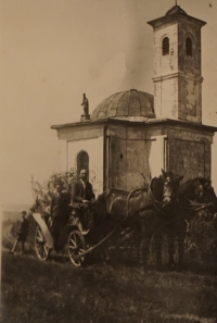 The witness, František Možný on the photograph with the father František and their horse cart.