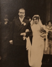 František Možný with his wife in a wedding photo.