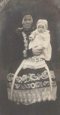 Stařenka Mikulčíková s manželem pamětnice Františkem