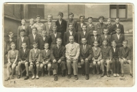 Class 4.B, 1943, Zdeněk Komárek in the first row, the third from the left