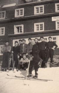 Ski course at the Pražská bouda (1947)