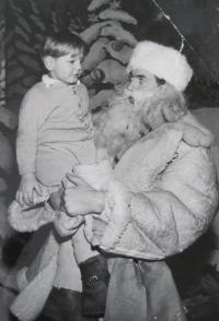Ladislav Lašek as Old Man Winter and his son Richard