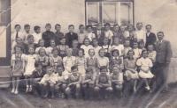 1941 - Lola in the middle with a white bow