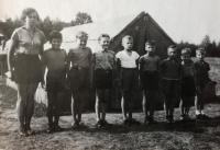 Vojenský pionýrský tábor, Jiří druhý zleva, asi 1958