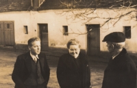 19. 11 1944 - two from the left: parish priest Hibata with his wife and curator