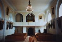Interiér opraveného kostela v Domašově nad Bystřicí. Tento kostel opravoval Antonín Pospíšil v době, kdy byl v této farnosti farářem (1992-2005).