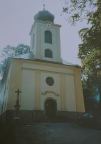 Opravený kostel v Domašově nad Bystřicí. Kostel opravoval Antonín Pospíšil v době, kdy byl v této farnosti farářem (1992-2005).