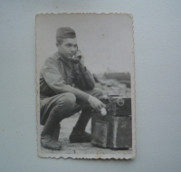 Pan Cejtchaml jako mladý radista, foceno na frontě, vznik roku 1945