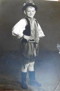 Lubomír Mikulka v hanáckém kroji v roce 1954