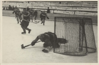 grandpa's raid on the goal during a hockey game