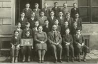 School year 1940, lower line, the second left
