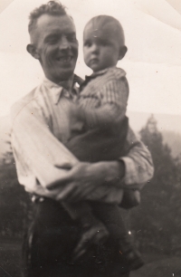 Herbert Meinl se svým otcem, 1942