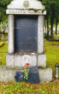 Tombstone of Meinl's grandparents in Nejdek