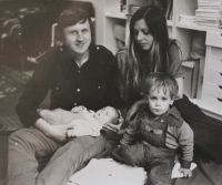 Vlastimil Venclík s rodinou - syn Filip a dcera Anna - v roce 1977