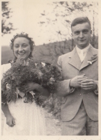 Svatební foto maminky a otce paní Gerlichové pár dnů před začátkem války