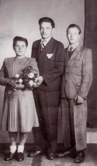 Svatba maminky, tatínek a svědek 1948, Děčín