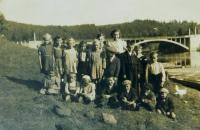 School trip in Horní Lipce at the Pastviny dam in 1947