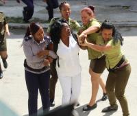 La pareja de Moya, Berta Soler, durante las represiones contra las Damas de Blanco