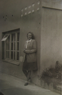 Jitka Tobyášová (around 1944)