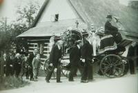 Pohřeb babičky v Dolní Dobrouči v roce 1939