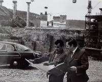 Reviewing the plan of the Dalešice dam