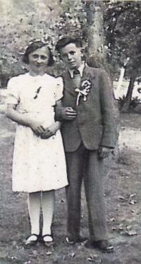 1938 - na svatbě ve dvanácti letech