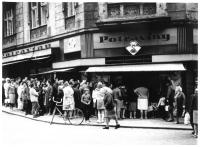 Queue for food, Vršovice, 21 August 1968