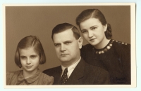 The Gruenwald sisters and their father in approx. 1939