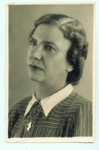 Larissa's mother Agnija Grünwald in 1943, she sent the photo to her daughter in Terezín