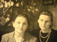 Šounová with mother