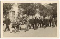 A march to honour the memory of T. G. Masaryk. Ina Weinbergerová in the 1st row, 2nd from left. Helena Fischerová (1st row, 3rd from left), her best friend from the movement, helps her carry the wreath. Holešov, September 1937