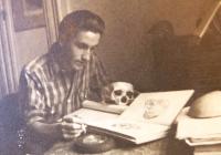 Antonín Moťovič během studií medicíny v Praze. Cca začátek 50. let 20. století.