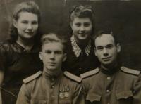 Zdena Furmanová, vlevo s manželem, jeho bratrem a ženou