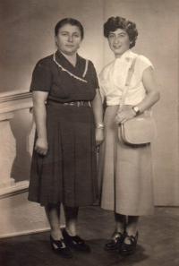 Zlatuše Kosňovská with her mother