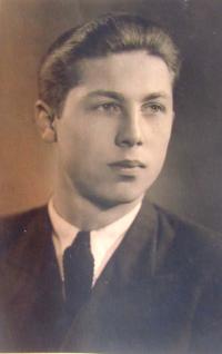 Zdeněk Hejmala, graduation photo, 1945