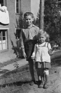 Alois Láznička with his sister Anna in Zlín-Letná shortly after war