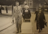 Her parents and grandmother with Jitka Bubeníková in a pram
