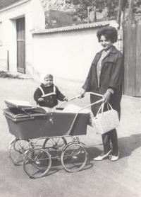 In 1967 Jaroslava Tomšů with her daughter Radka in a stroller