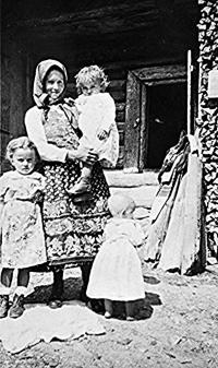 Mary with her mother and sisters in Litmanova around 1938-9