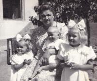 summer, Martha with mom and sisters