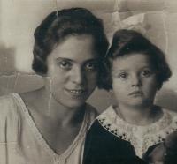 Anna Hyndráková with her mum