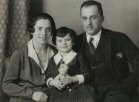 Anna Hyndráková with her parents