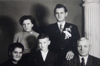 Ladislav Vrchovský (in the middle) with his parents and siblings around 1955
