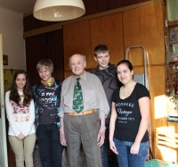 Zdeněk Zelený with the students from Elementary school Křesomyslova