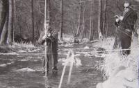 A watermeasuring of a river Ploucnice near Mimon in 1968, Janda on right