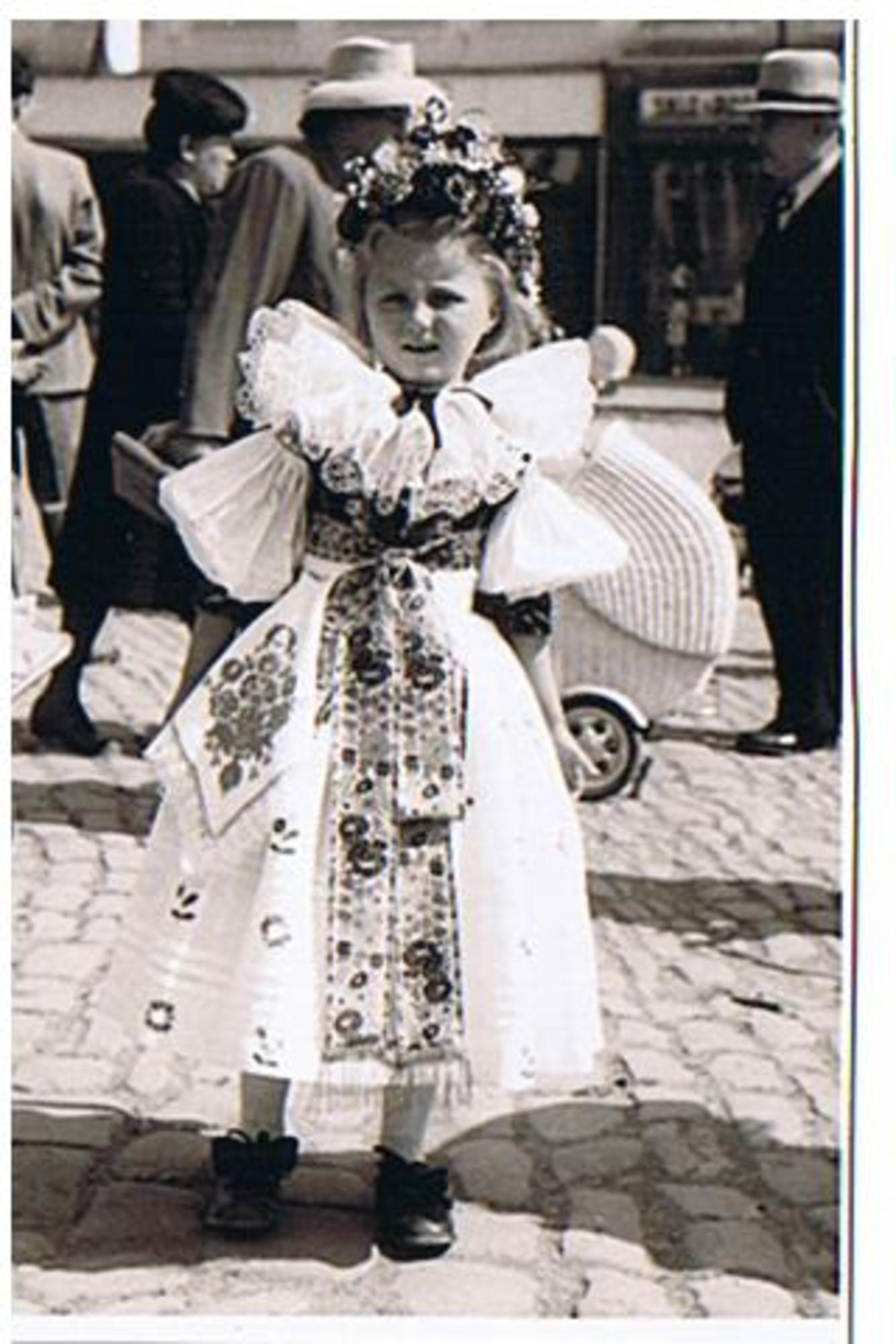 Věra Pytlíčková in her childhood