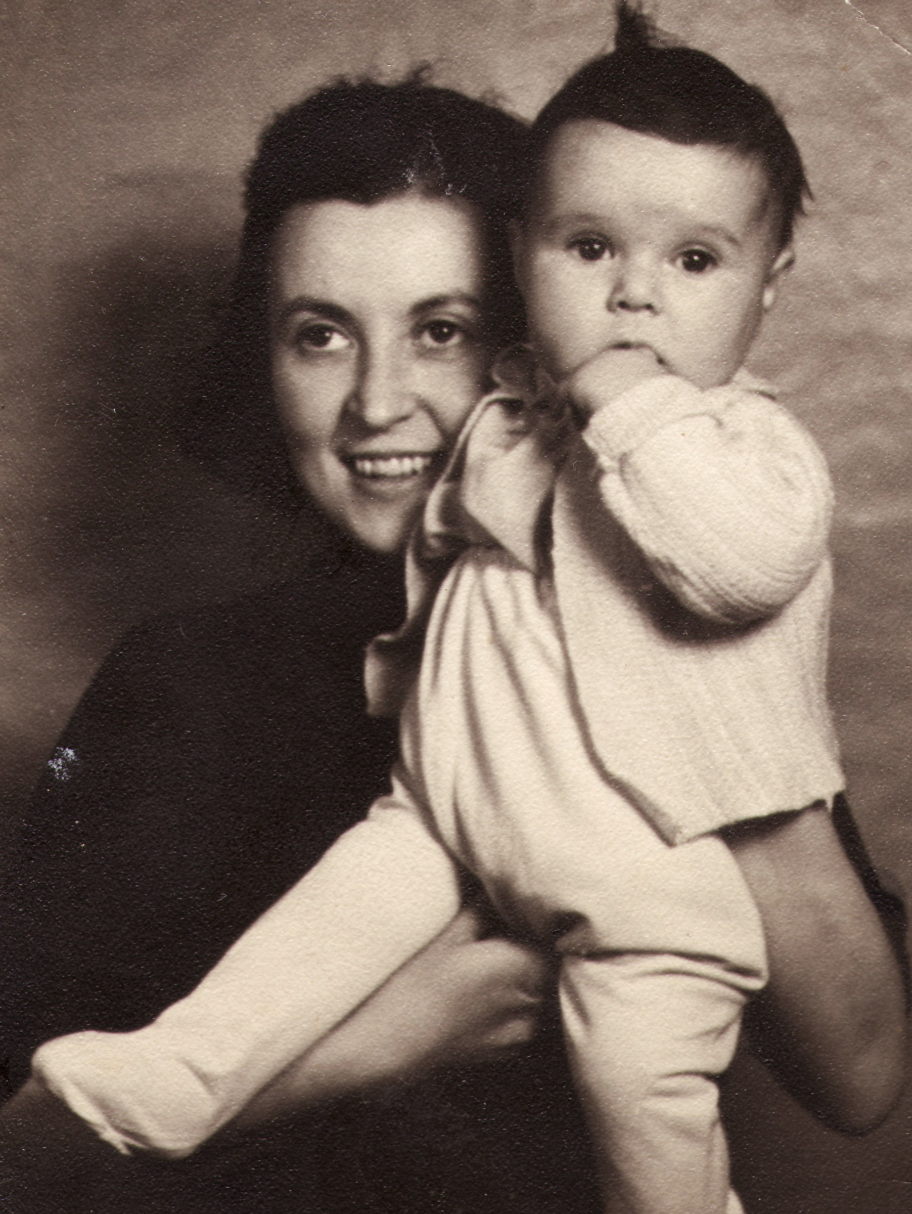Pavla Kováčová with her daughter, 1940s